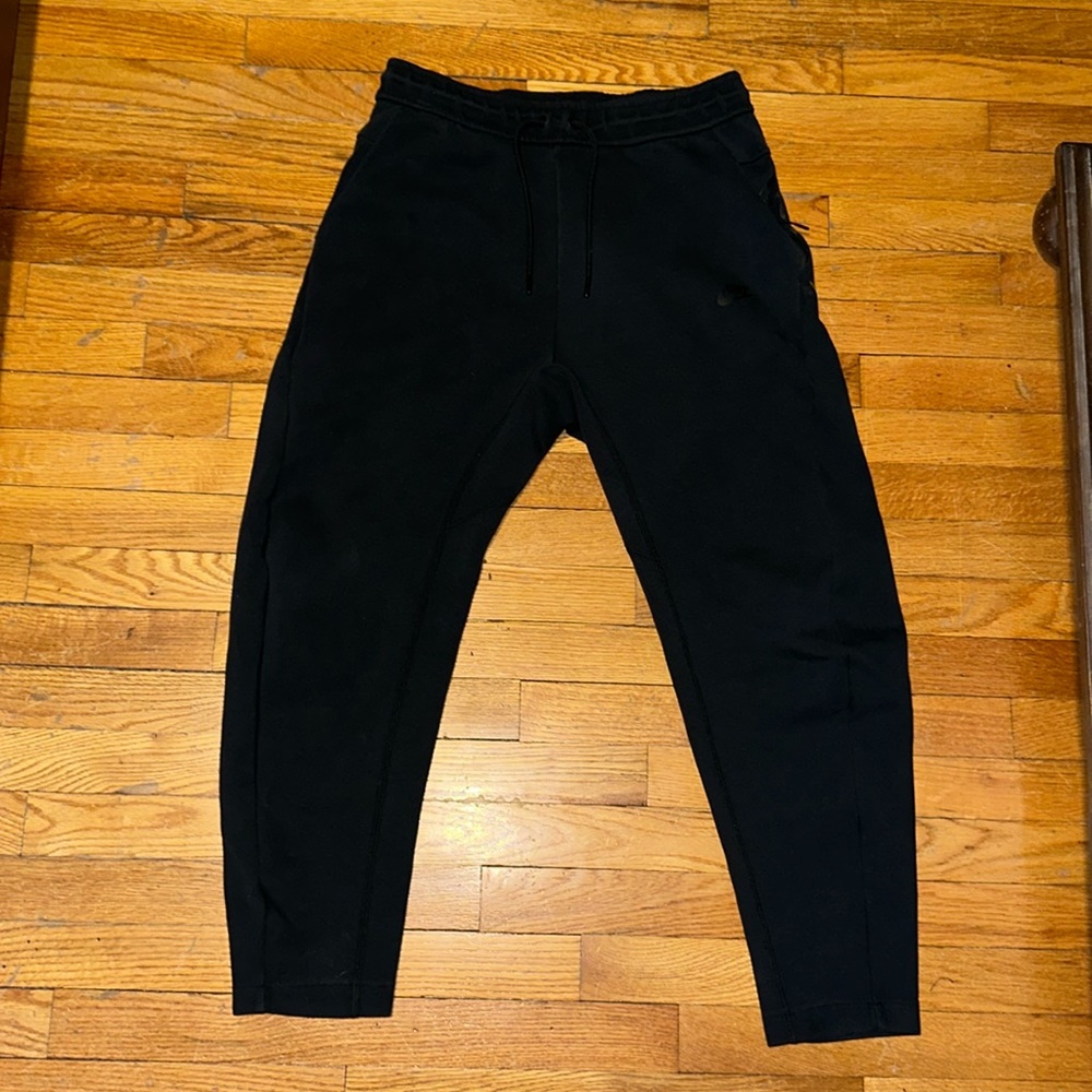 NIKE TECH SWEATPANTS